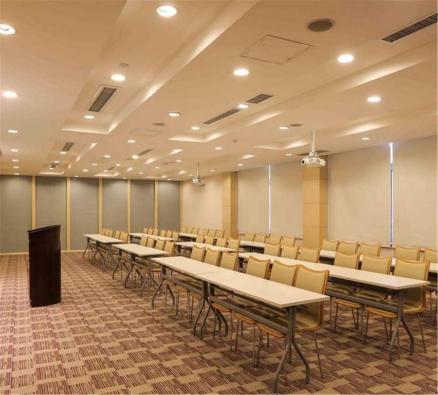 Ji Hotel Xianggang Middle Road Qingdao Esterno foto