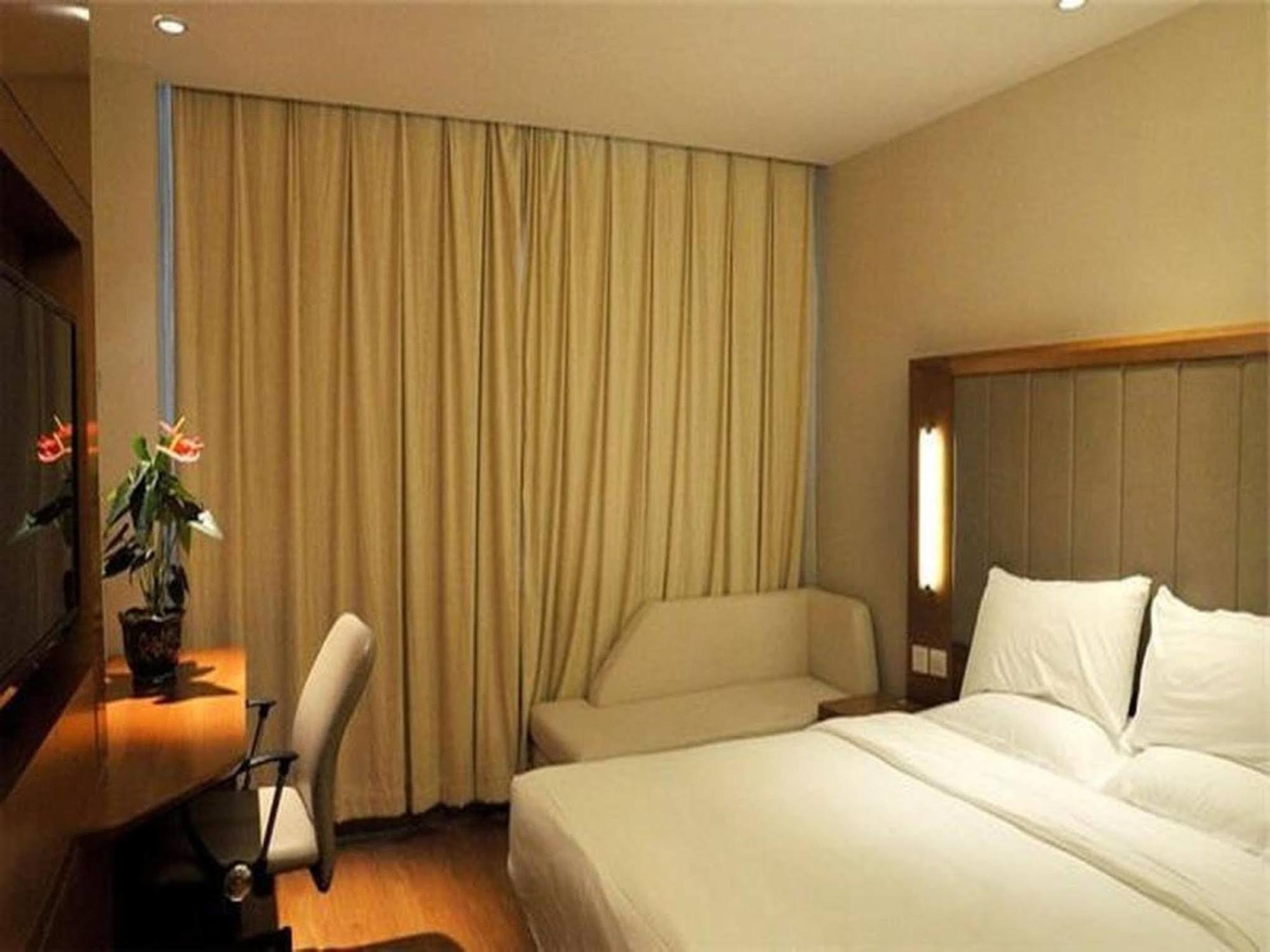 Ji Hotel Xianggang Middle Road Qingdao Esterno foto